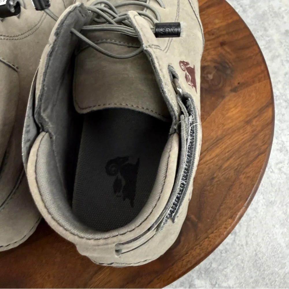LDECK suede‎ leather high-top casual or hiking shoes in a taupe/grey color. Sz39
